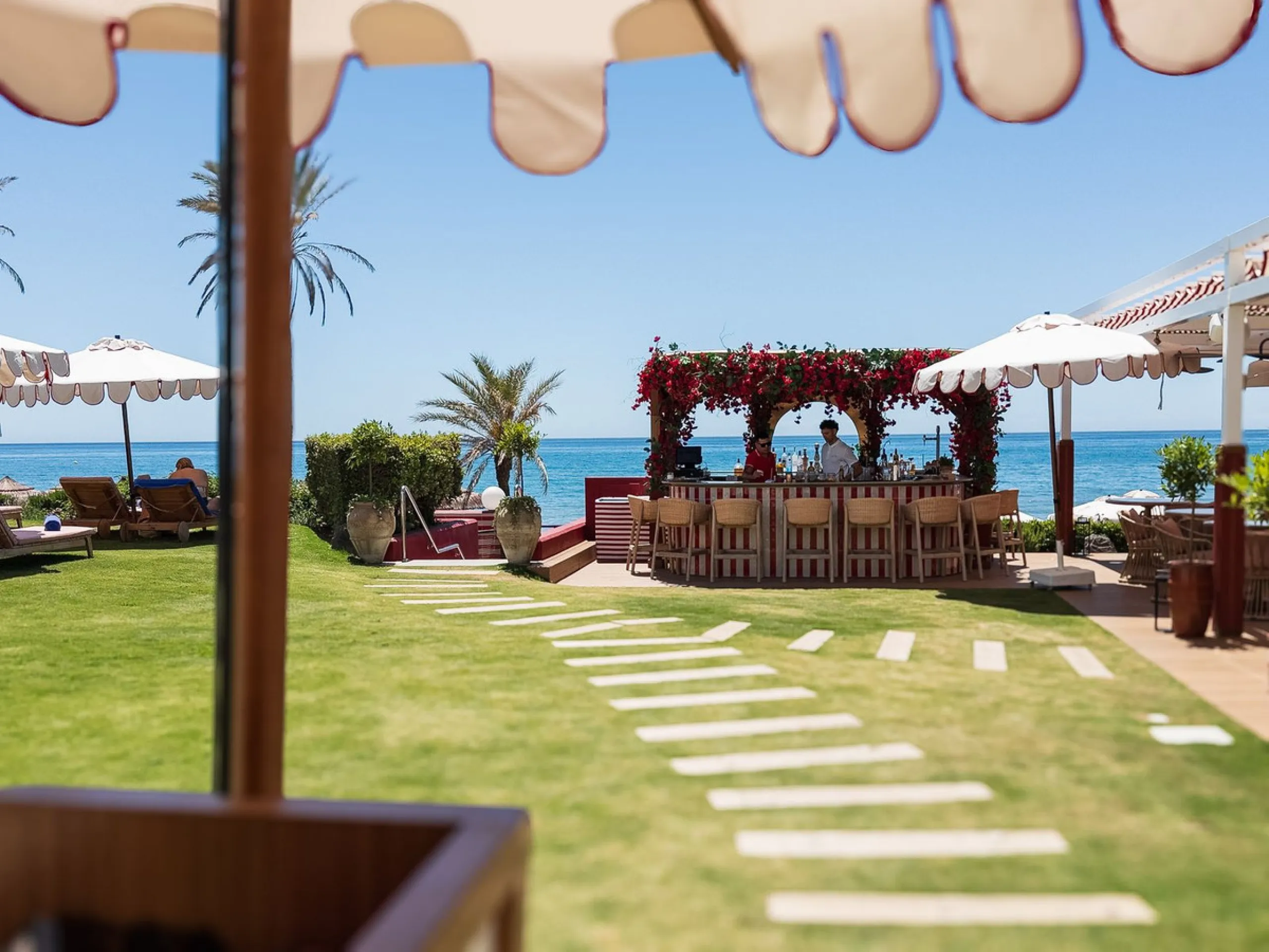 Beachfront Apartment for Sale in Golden Beach Marbella