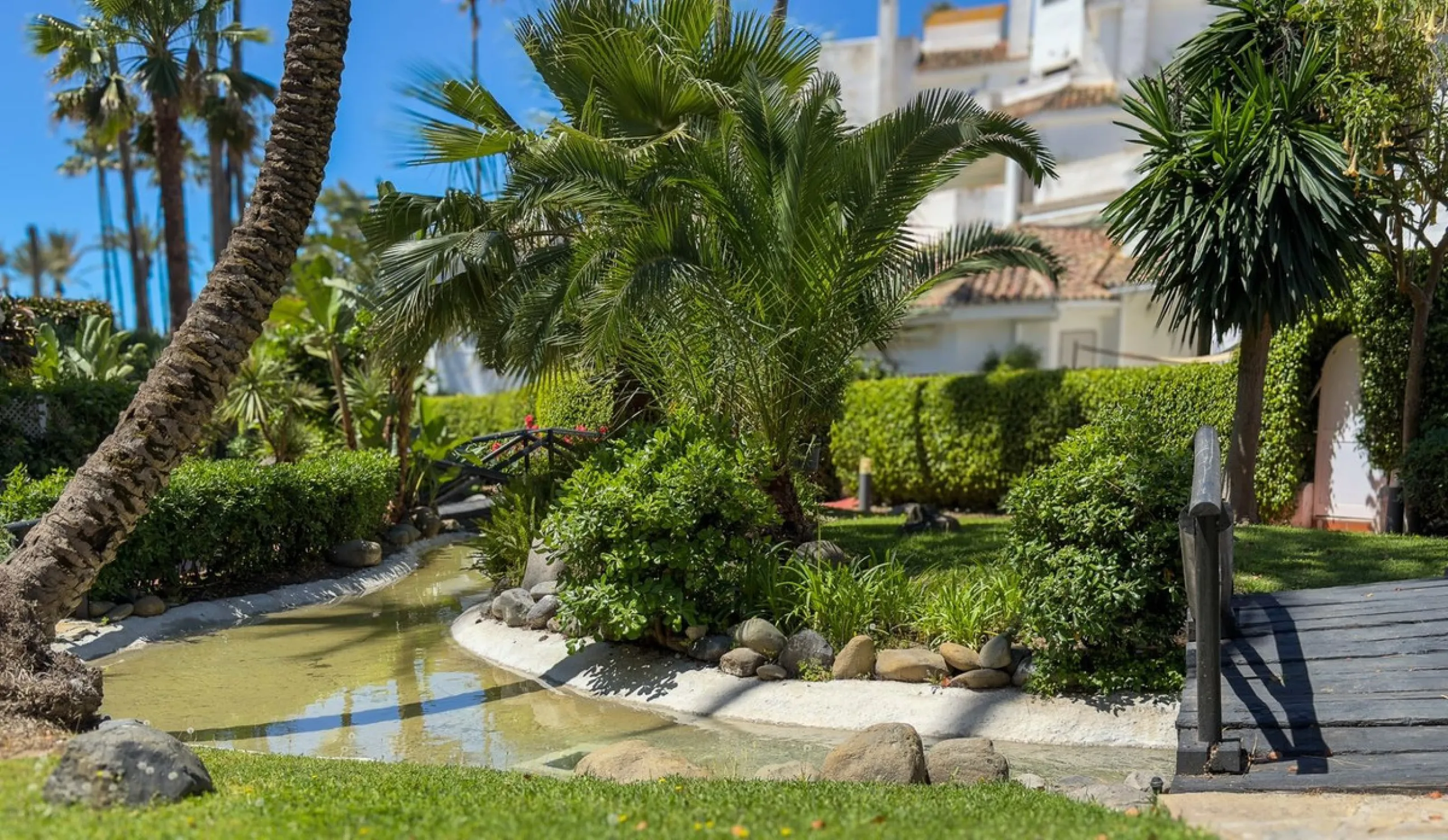 Beachfront Apartment for Sale in Golden Beach Marbella