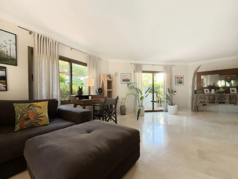 Beachfront Apartment for Sale in Golden Beach Marbella