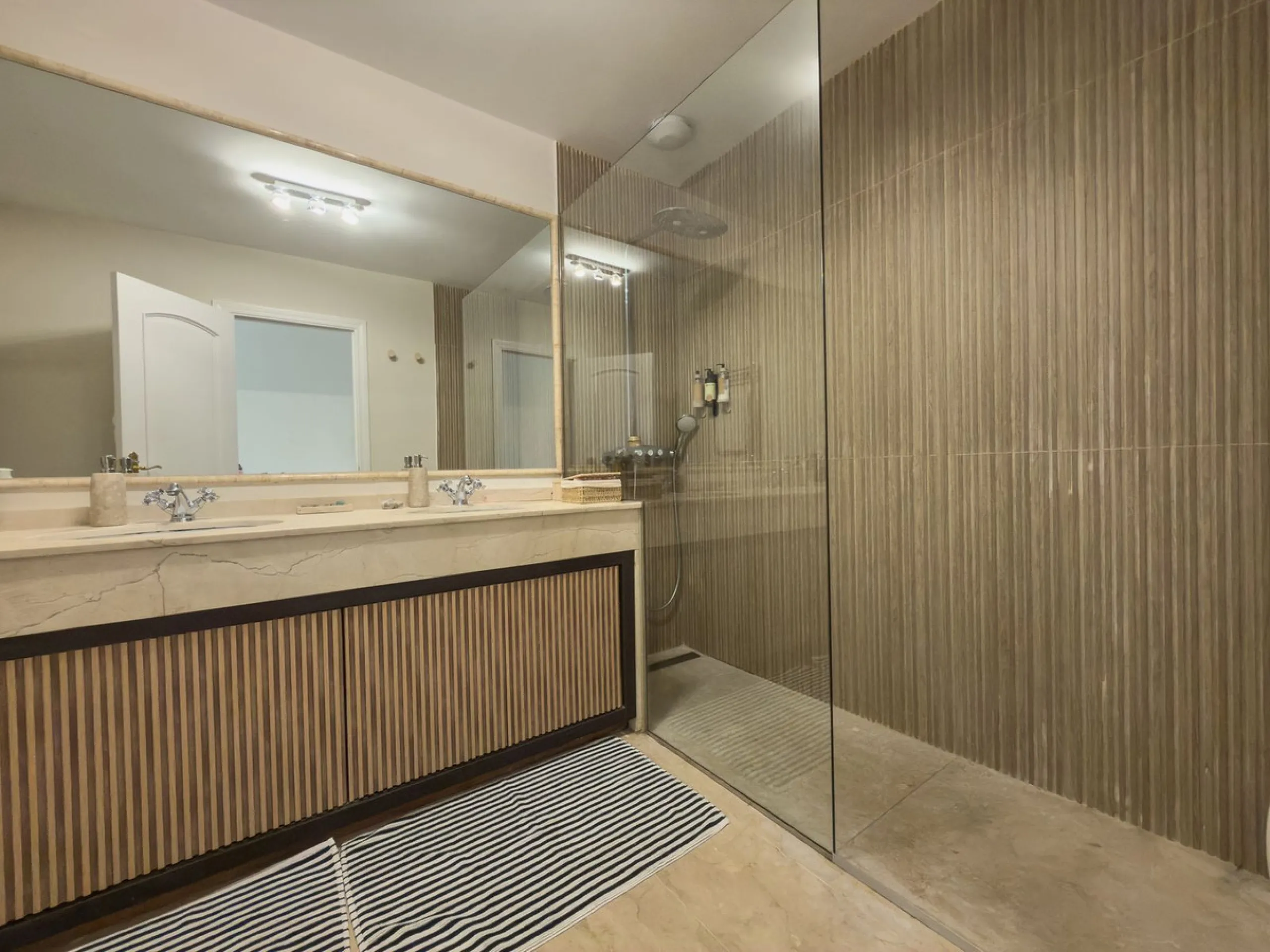 Beachfront Apartment for Sale in Golden Beach Marbella