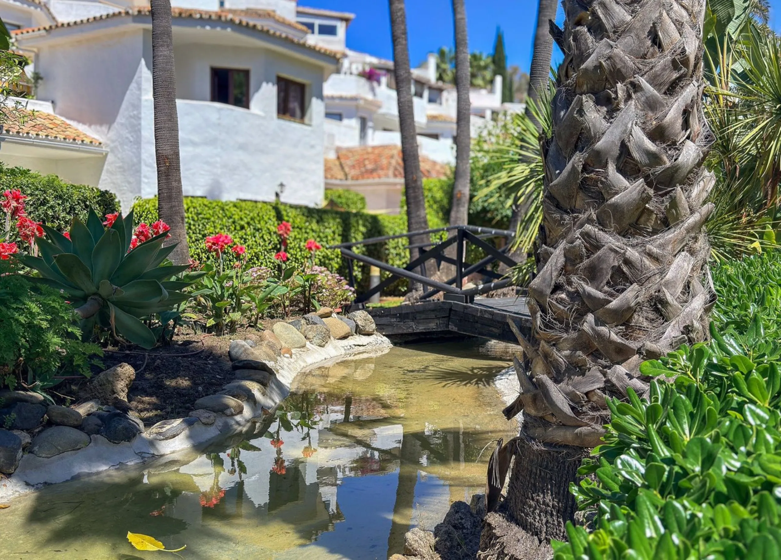 Beachfront Apartment for Sale in Golden Beach Marbella