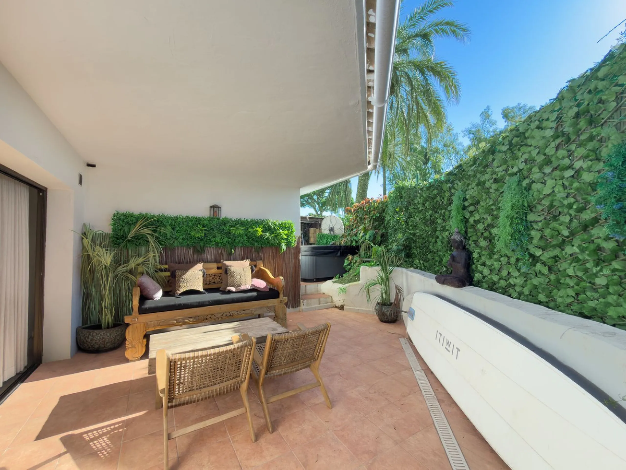 Beachfront Apartment for Sale in Golden Beach Marbella
