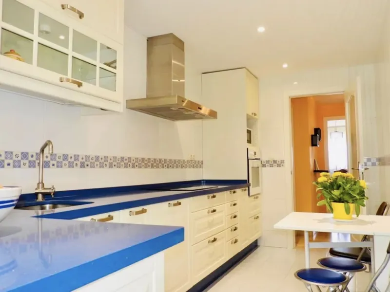 Apartment - Middle Floor Apartment в продаже в Mijas, Málaga. В доме 3 спален и 3 ванных комнат. Площадь дома 92 м²