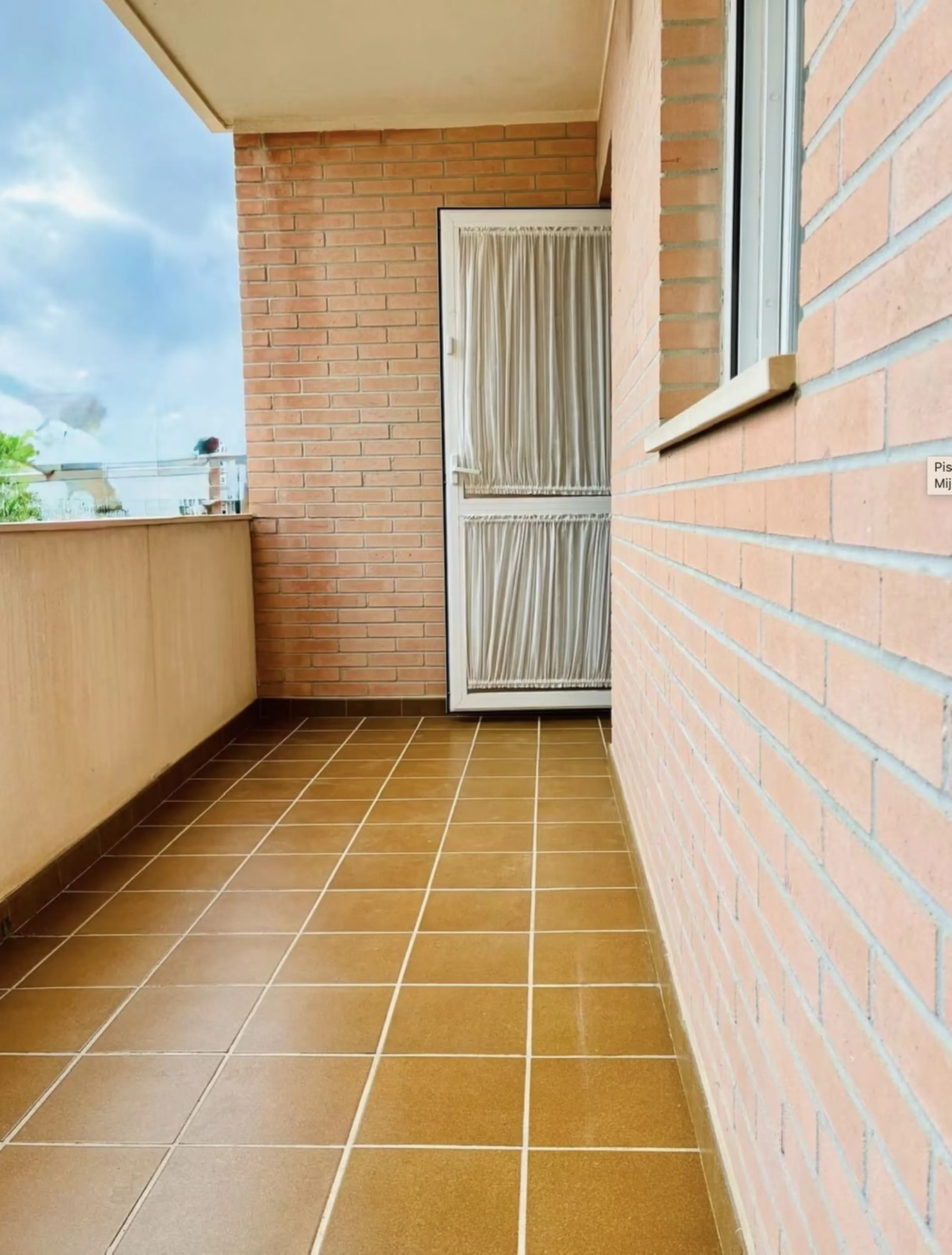 Apartment - Middle Floor Apartment в продаже в Mijas, Málaga. В доме 3 спален и 3 ванных комнат. Площадь дома 92 м²