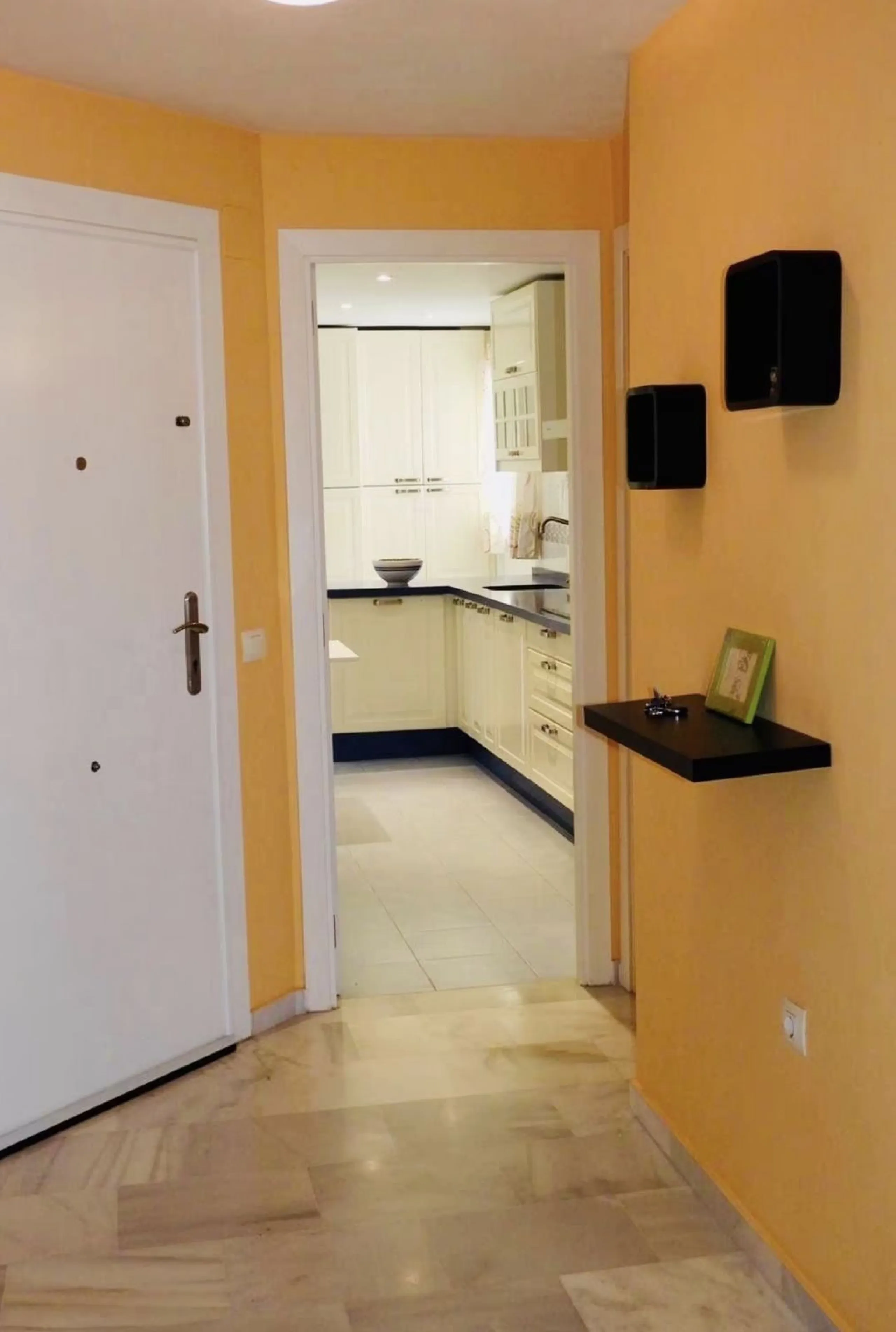Apartment - Middle Floor Apartment в продаже в Mijas, Málaga. В доме 3 спален и 3 ванных комнат. Площадь дома 92 м²
