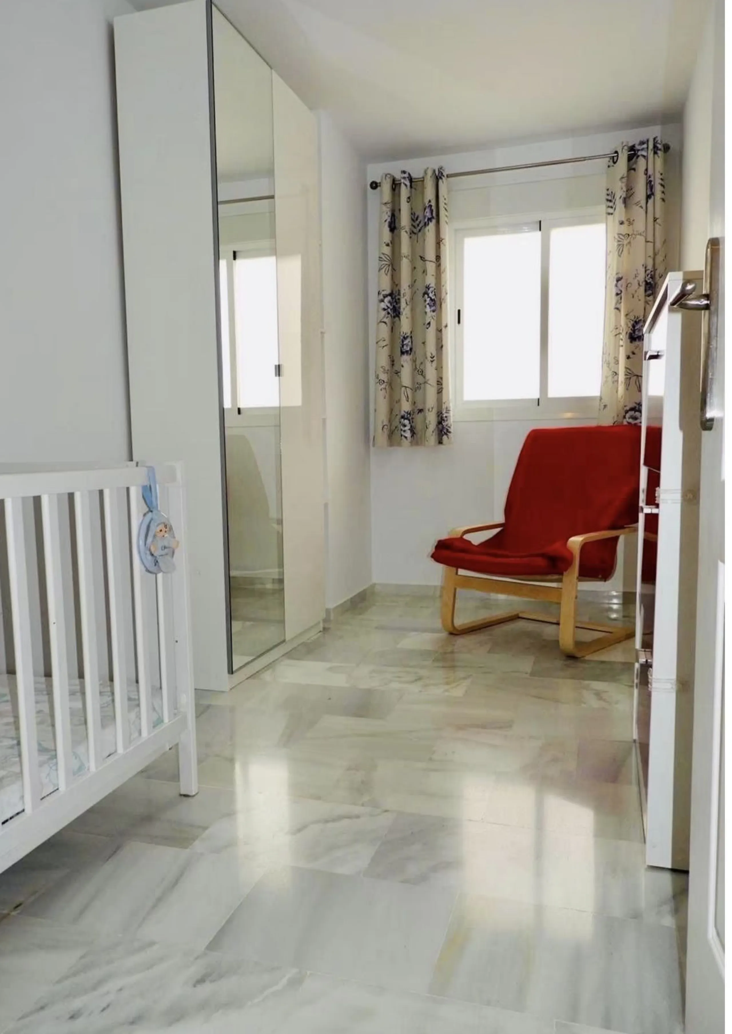 Apartment - Middle Floor Apartment в продаже в Mijas, Málaga. В доме 3 спален и 3 ванных комнат. Площадь дома 92 м²