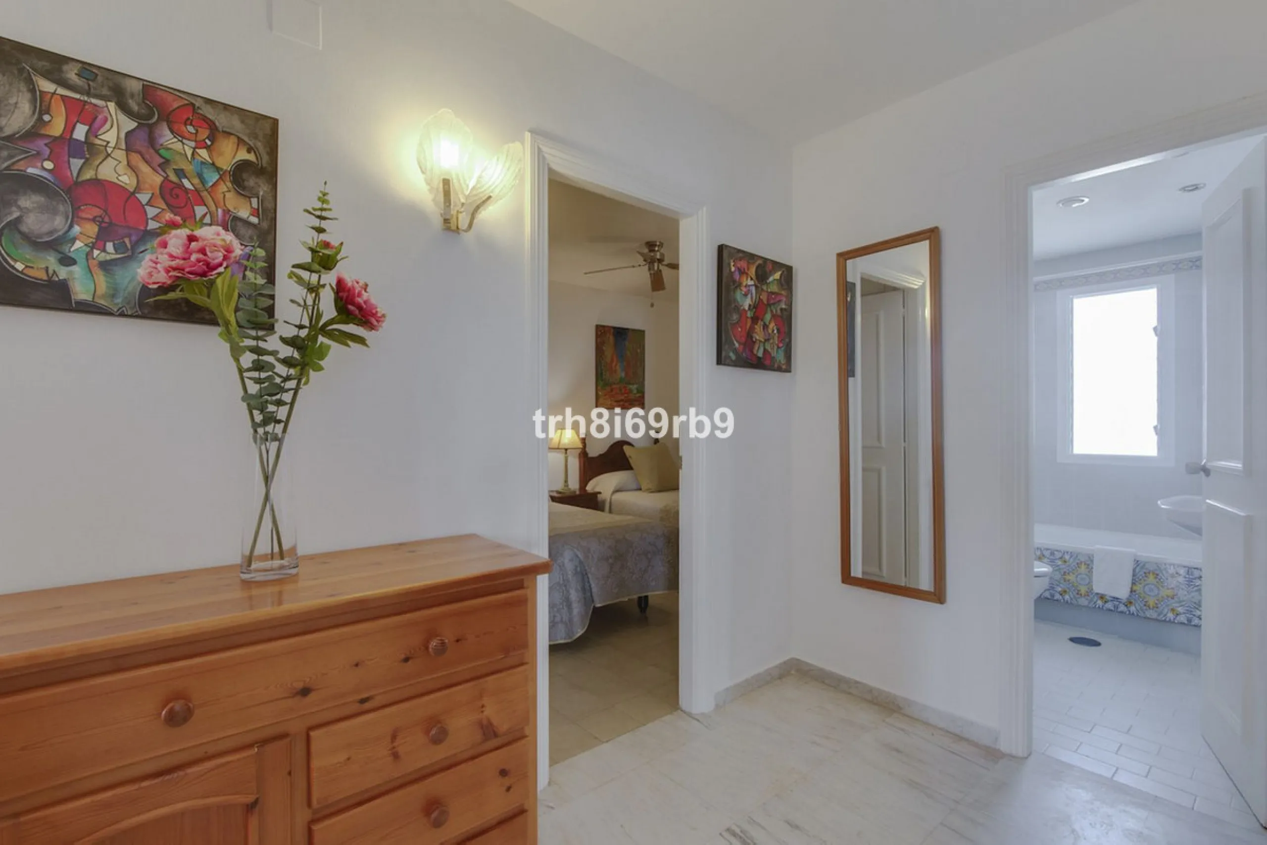 Much sought after top floor 2 bed, 2 bath apartment in established community of Bena Vista.  The resort boasts easy access from the coast road, directly between Estepona and San Pedro, at the foot of El Paraiso international golf valley, and has community