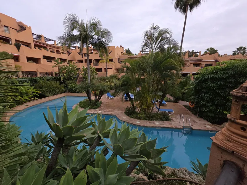 Corner Duplex Penthouse with 70 m² Solarium next to Villa Padierna – Jardines del Albaicín