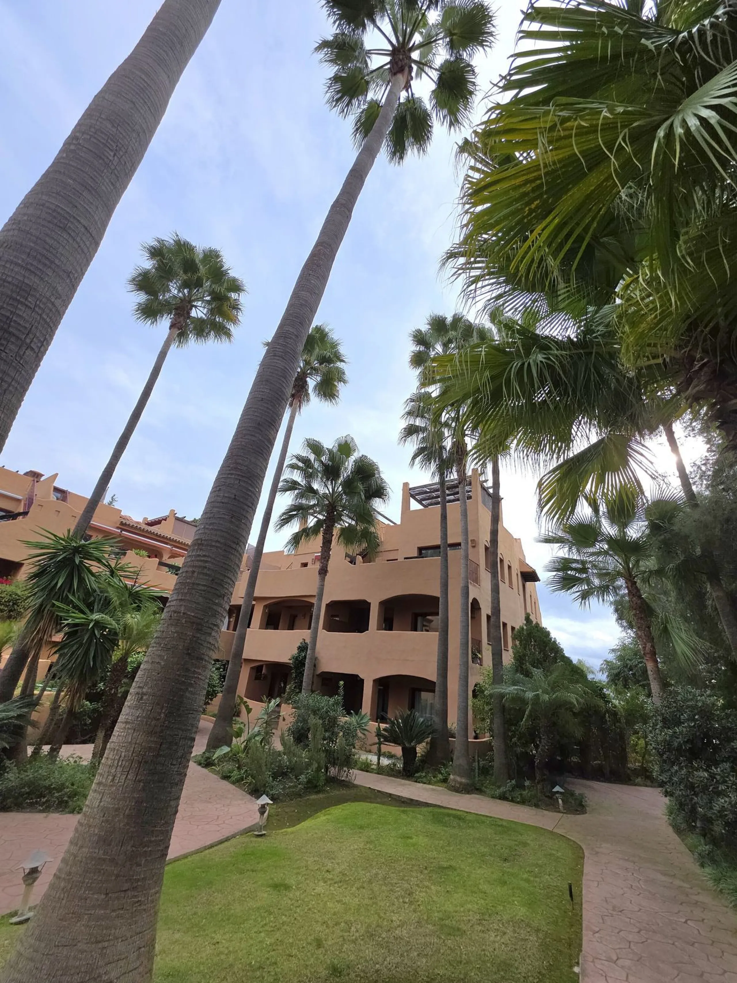 Corner Duplex Penthouse with 70 m² Solarium next to Villa Padierna – Jardines del Albaicín