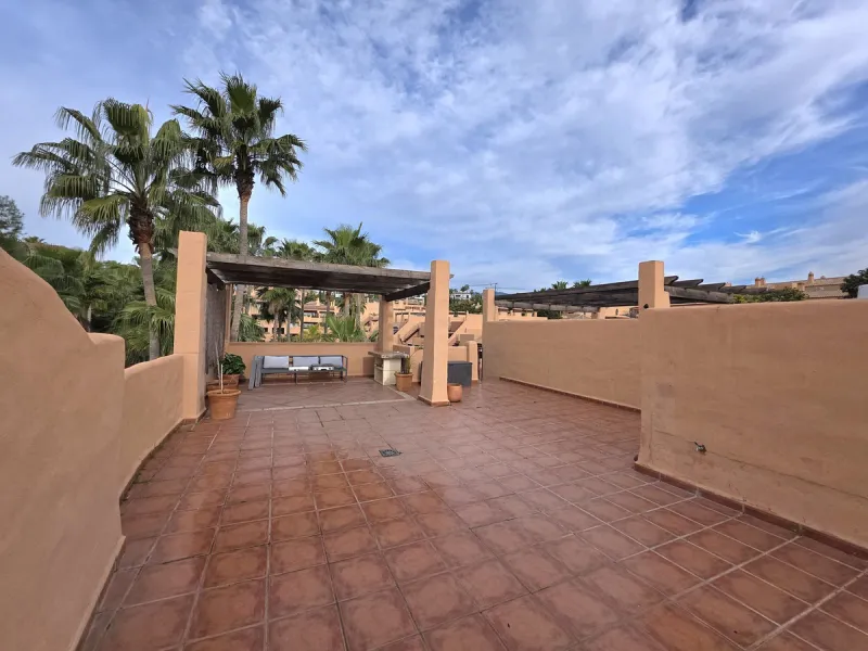 Corner Duplex Penthouse with 70 m² Solarium next to Villa Padierna – Jardines del Albaicín