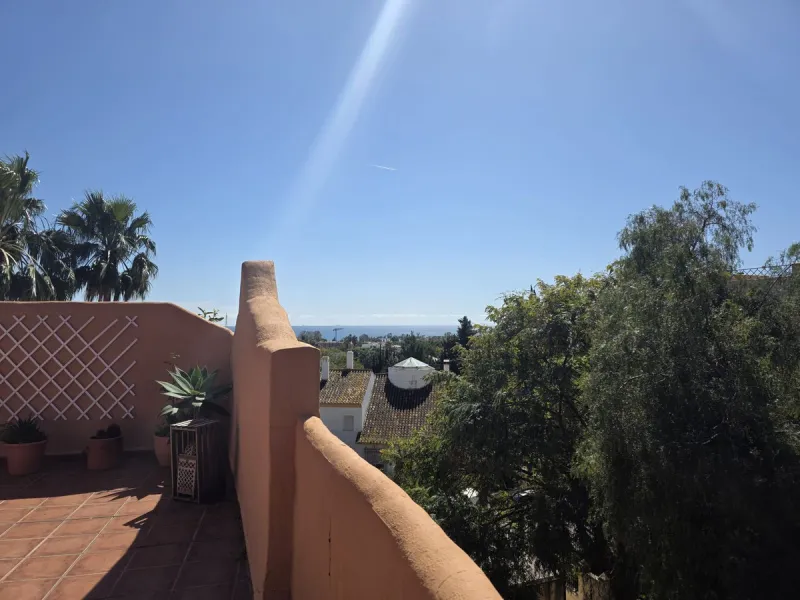 Corner Duplex Penthouse with 70 m² Solarium next to Villa Padierna – Jardines del Albaicín