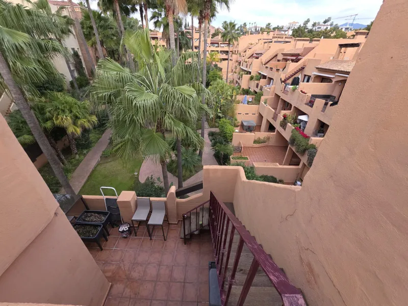 Corner Duplex Penthouse with 70 m² Solarium next to Villa Padierna – Jardines del Albaicín