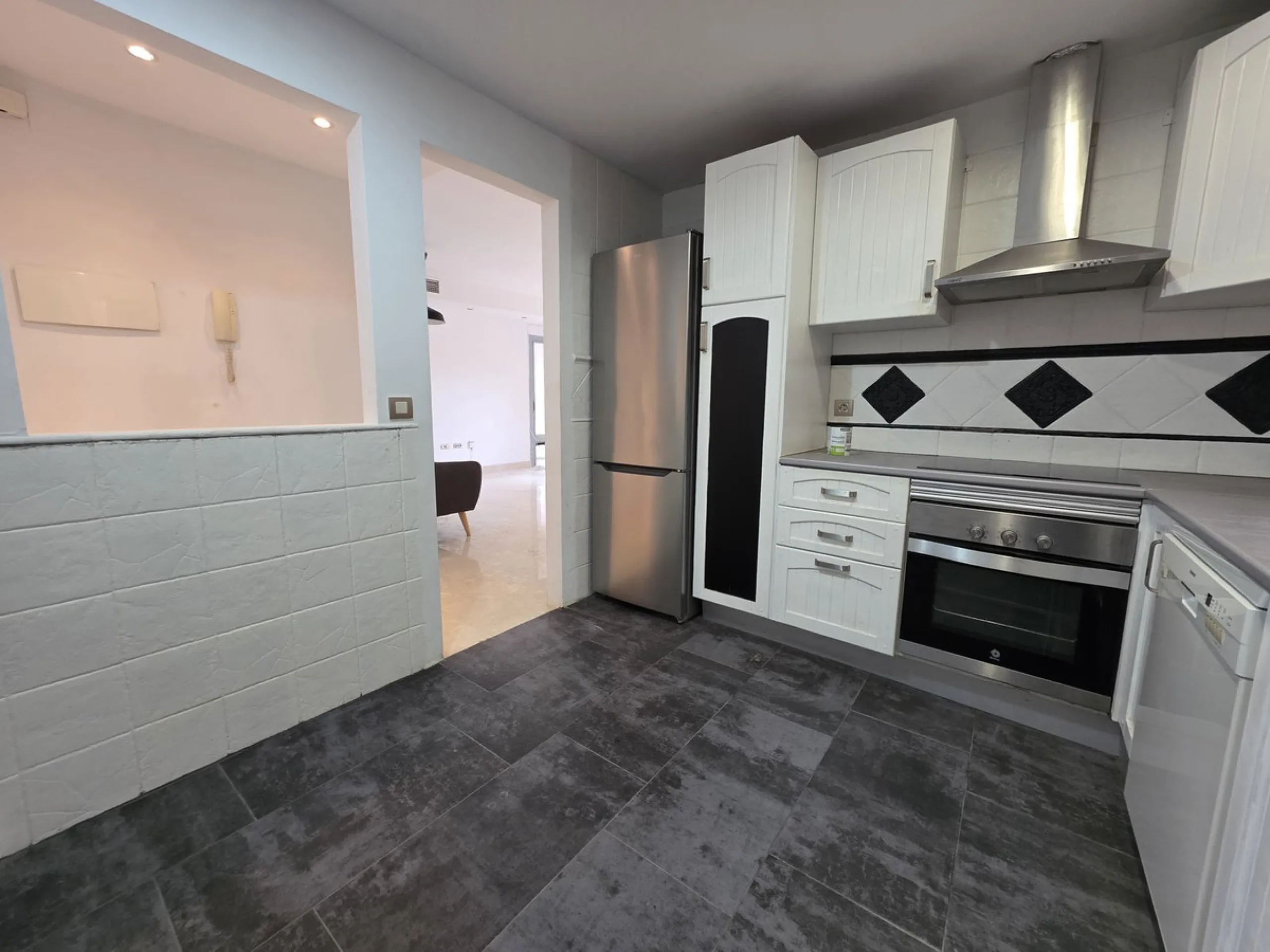 Corner Duplex Penthouse with 70 m² Solarium next to Villa Padierna – Jardines del Albaicín
