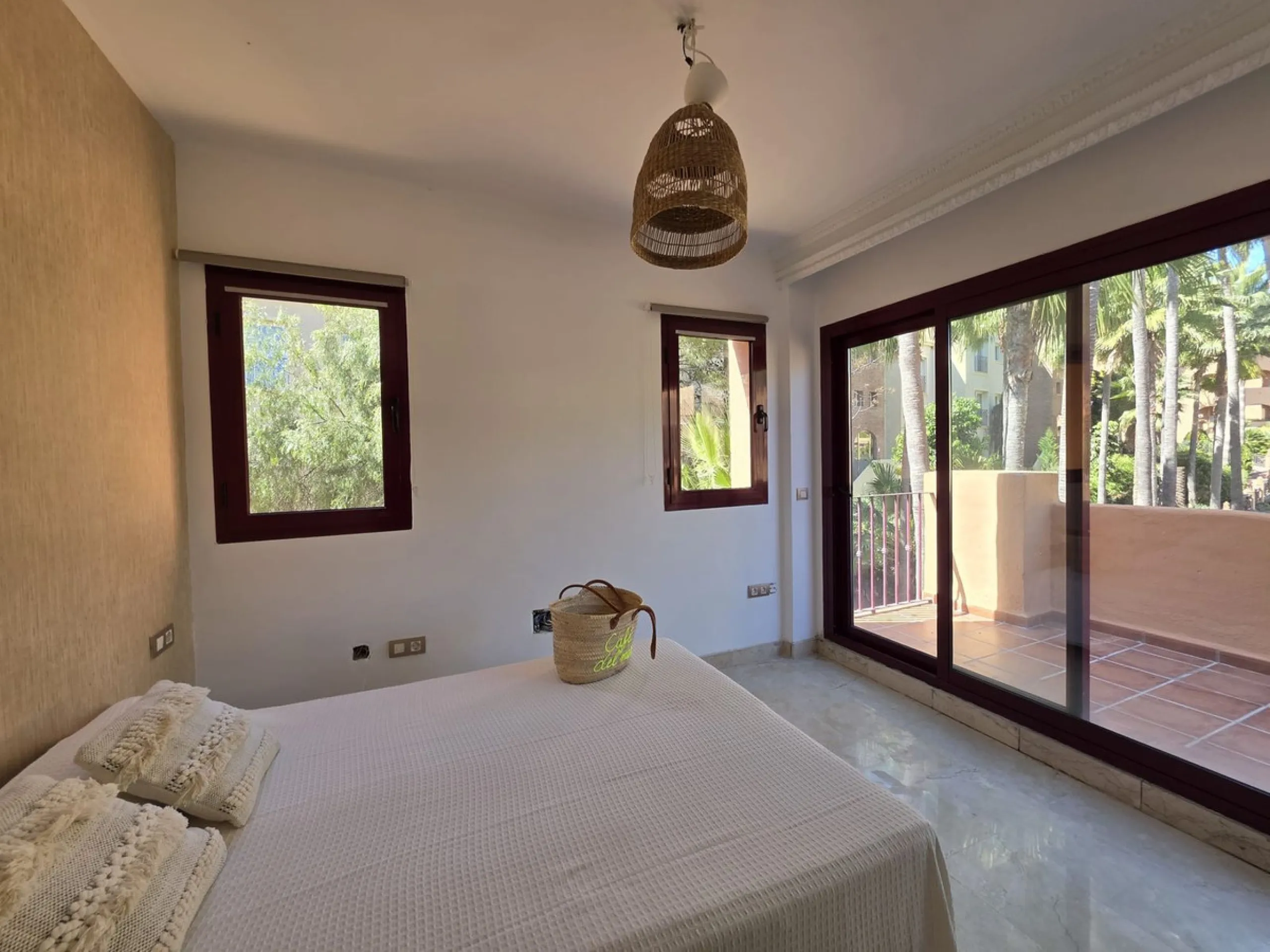 Corner Duplex Penthouse with 70 m² Solarium next to Villa Padierna – Jardines del Albaicín