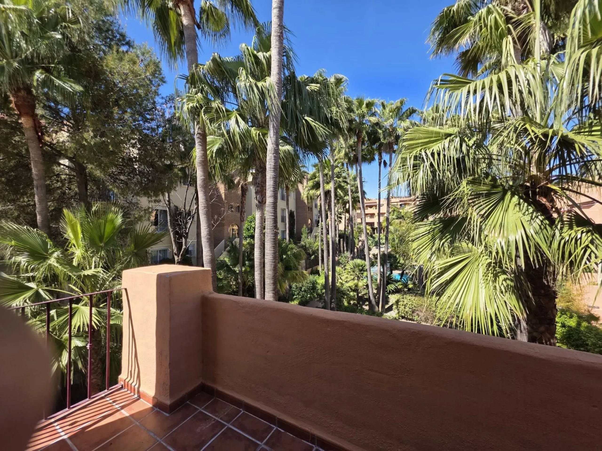 Corner Duplex Penthouse with 70 m² Solarium next to Villa Padierna – Jardines del Albaicín