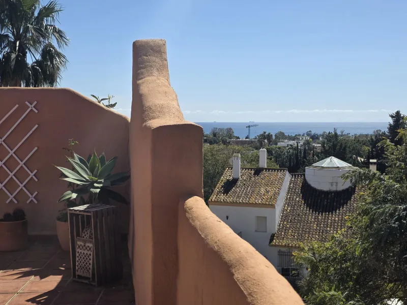 Corner Duplex Penthouse with 70 m² Solarium next to Villa Padierna – Jardines del Albaicín