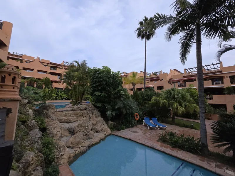Corner Duplex Penthouse with 70 m² Solarium next to Villa Padierna – Jardines del Albaicín