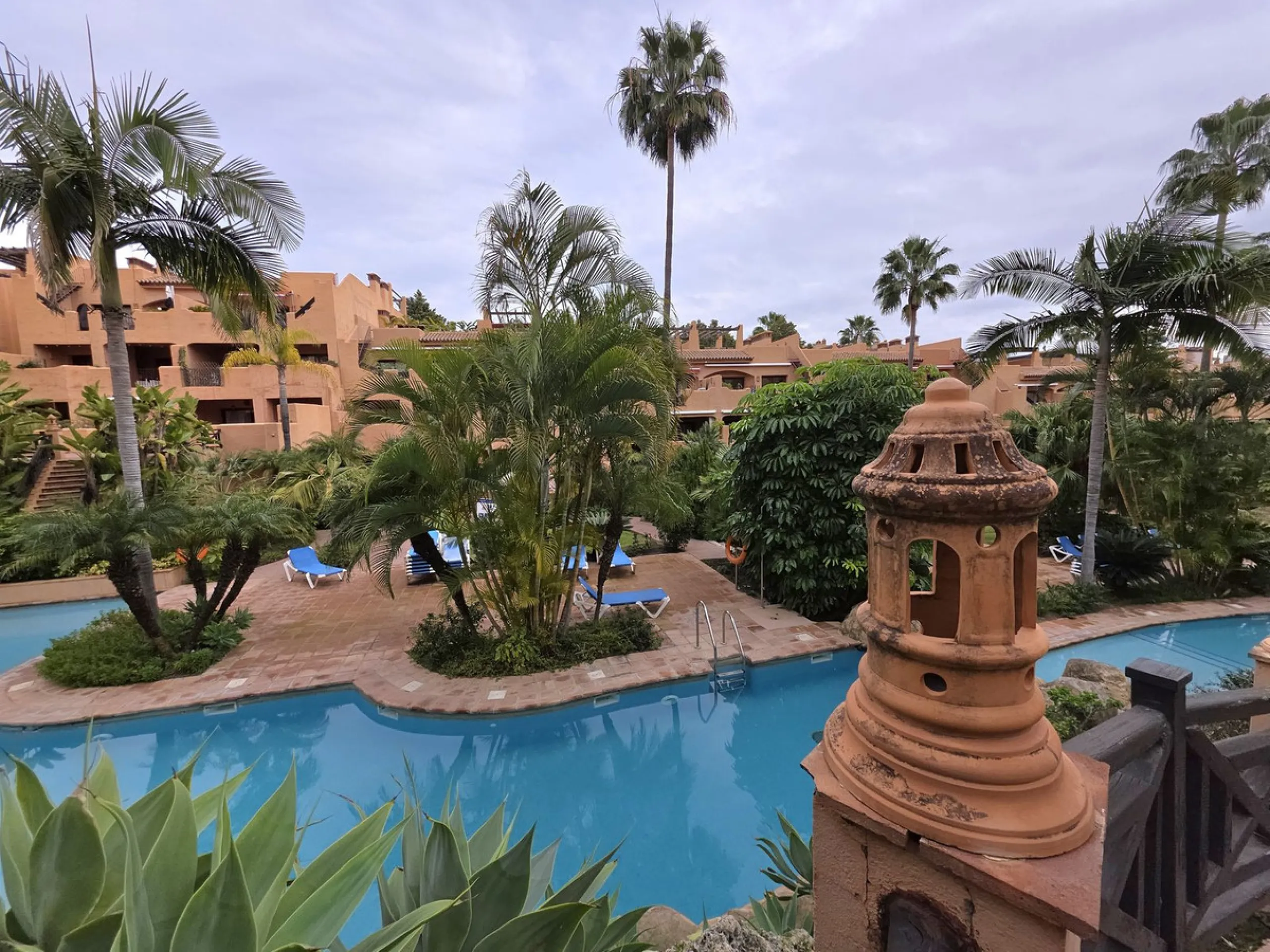 Corner Duplex Penthouse with 70 m² Solarium next to Villa Padierna – Jardines del Albaicín