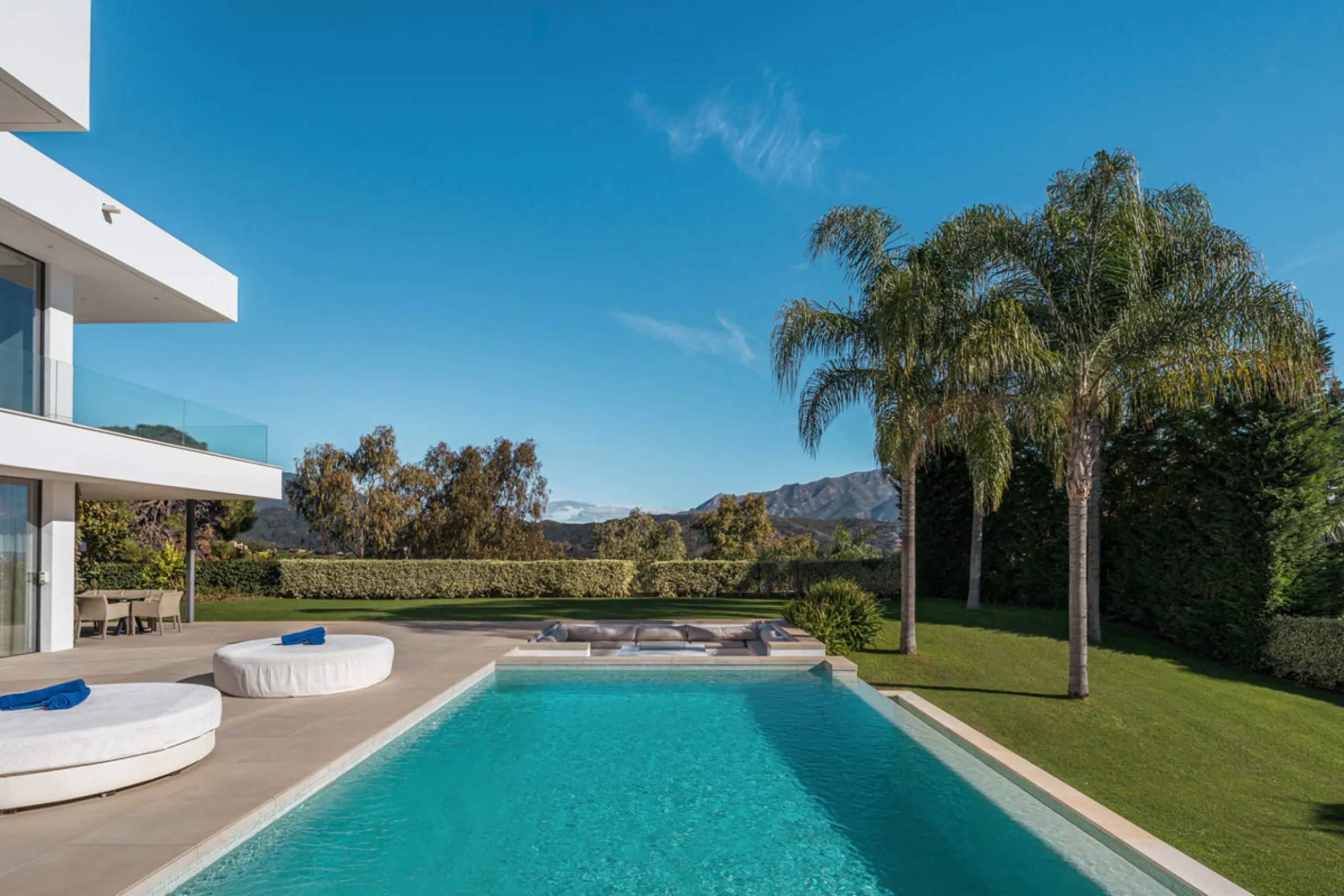 Designed by a distinguished architect, this villa is spread over two levels with an impressive built area. It features five luxurious bedrooms, each with its ensuite bathroom, an additional guest toilet, and a guest apartment that matches the main villa's