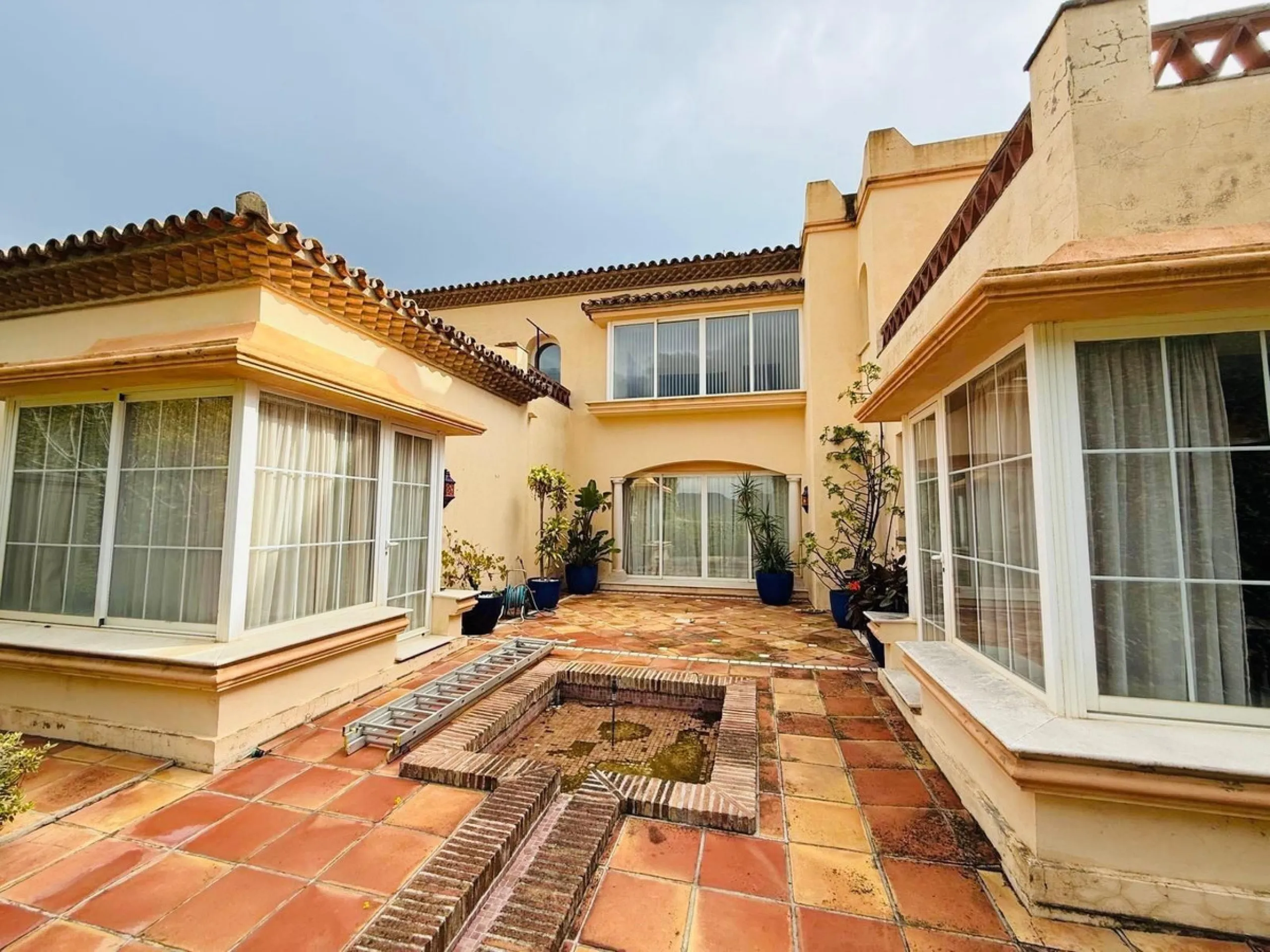 Exclusive opportunity in Casares.