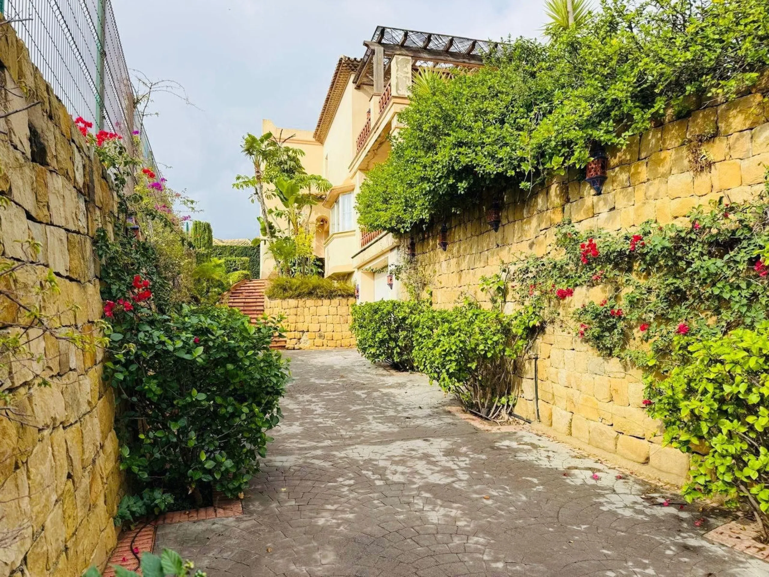 Exclusive opportunity in Casares.