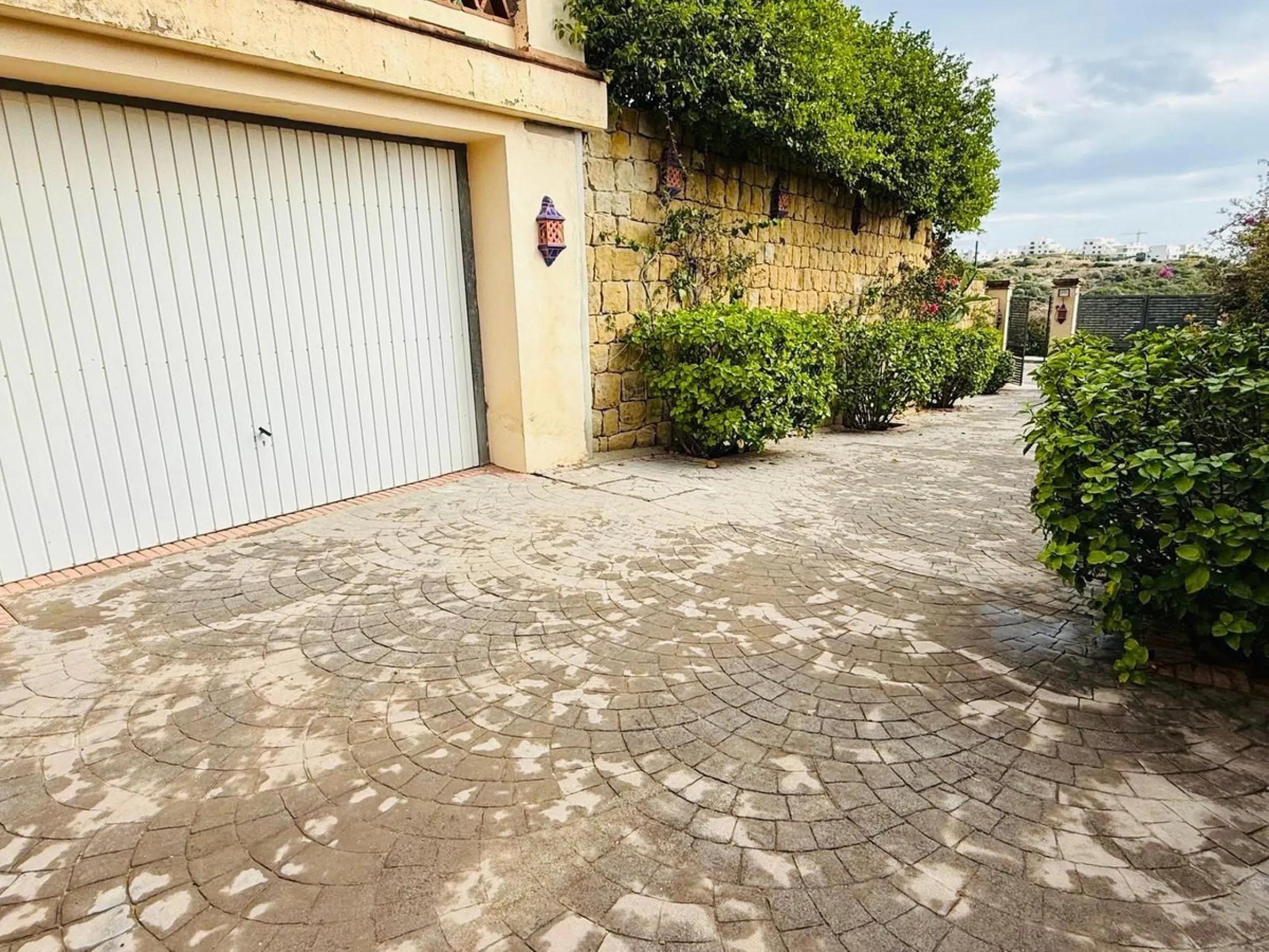 Exclusive opportunity in Casares.