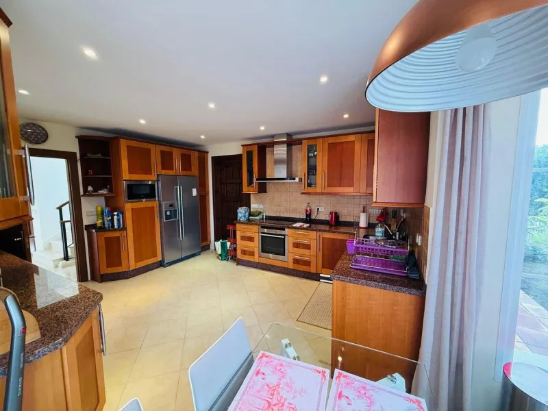 Exclusive opportunity in Casares.