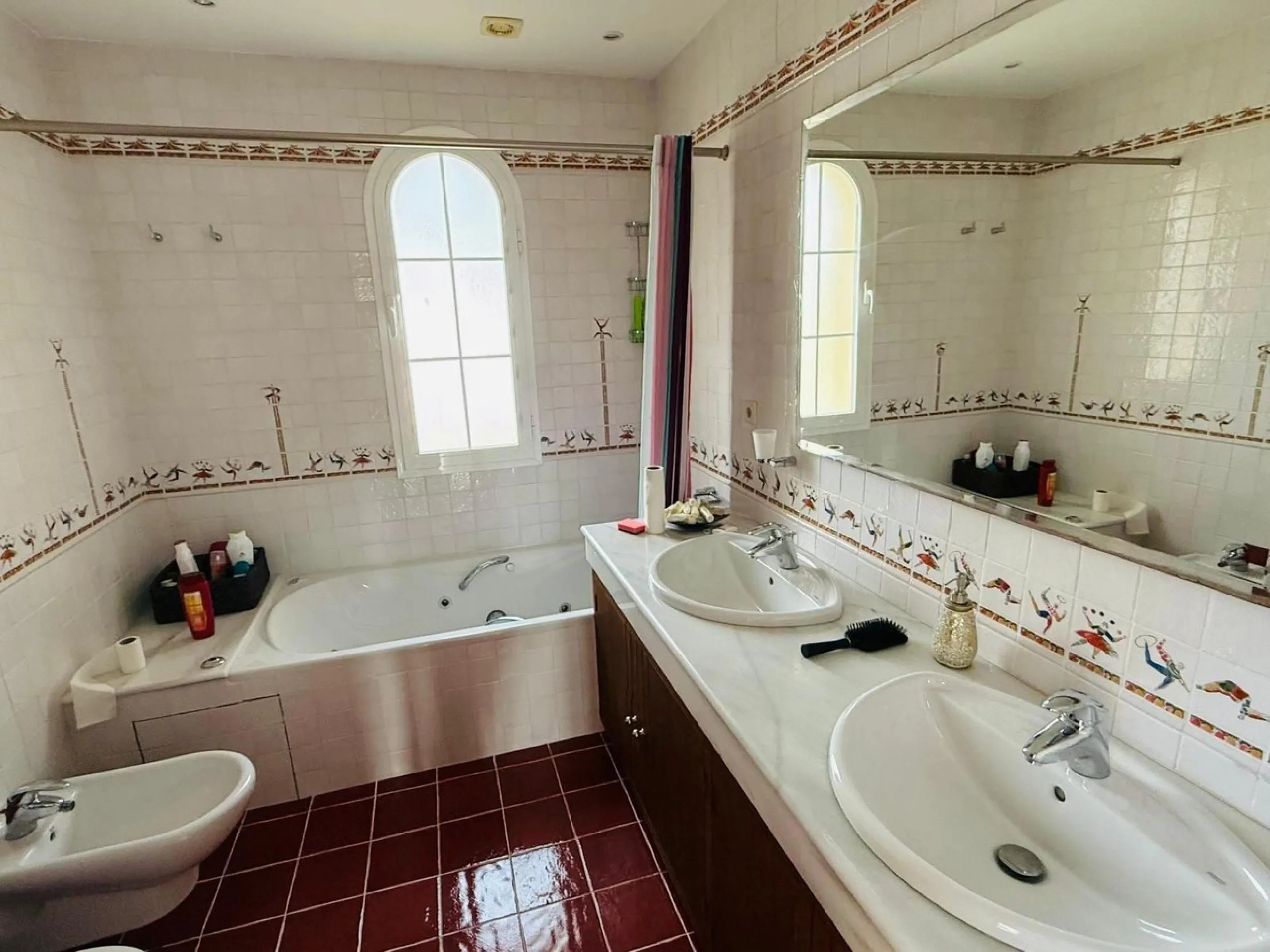 Exclusive opportunity in Casares.