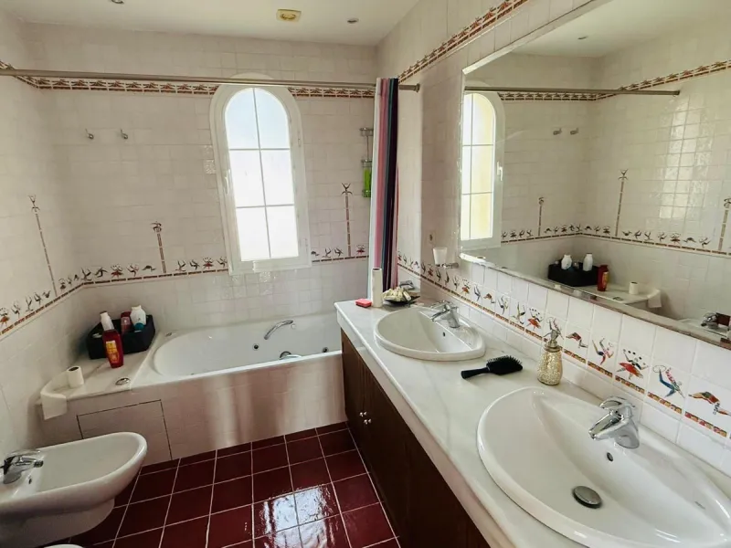 Exclusive opportunity in Casares.