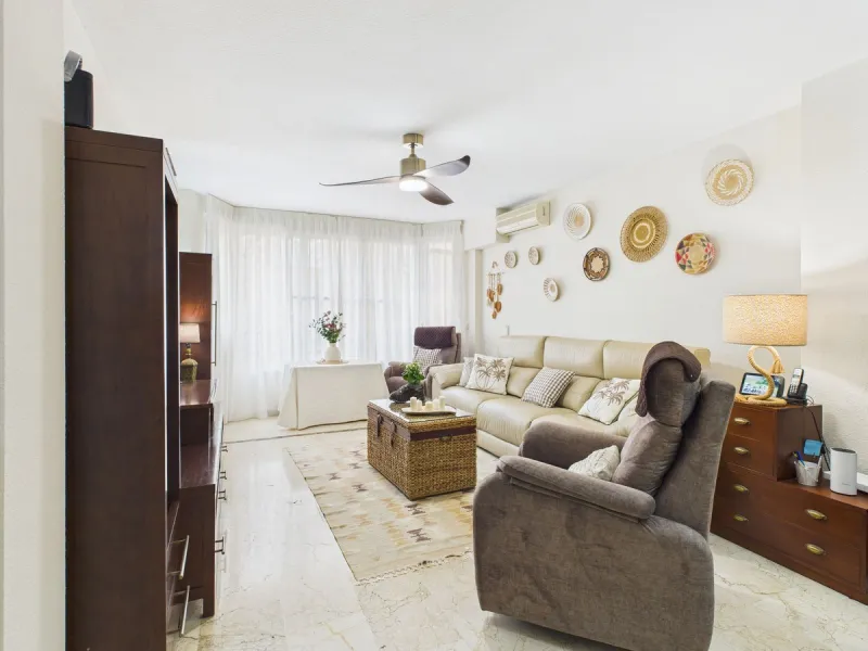 Apartment - Middle Floor Apartment в продаже в Estepona, Málaga. В доме 2 спален и 1 ванных комнат. Площадь дома 102 м²
