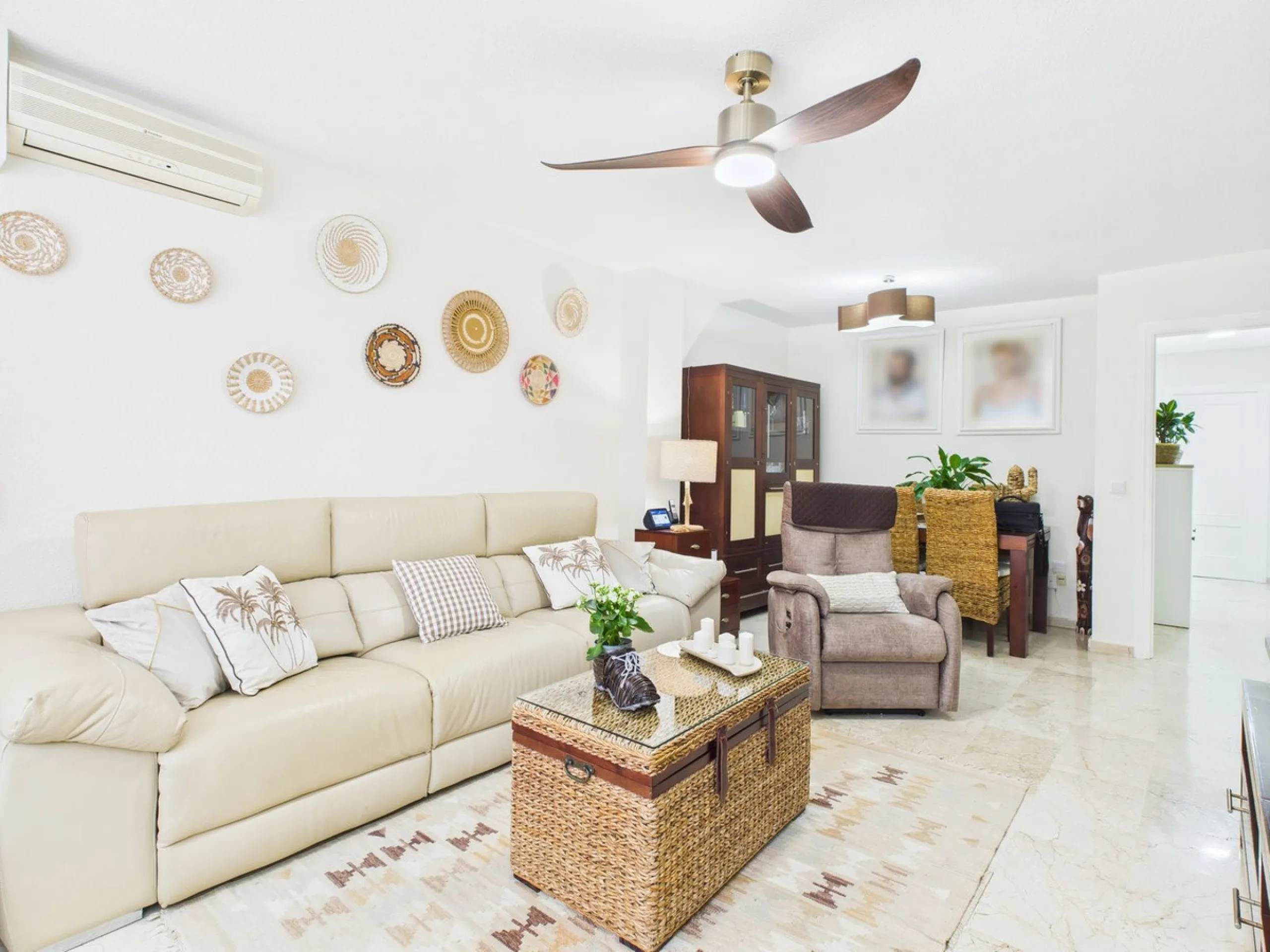 Apartment - Middle Floor Apartment в продаже в Estepona, Málaga. В доме 2 спален и 1 ванных комнат. Площадь дома 102 м²