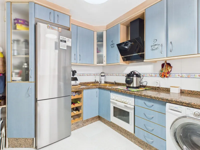 Apartment - Middle Floor Apartment в продаже в Estepona, Málaga. В доме 2 спален и 1 ванных комнат. Площадь дома 102 м²