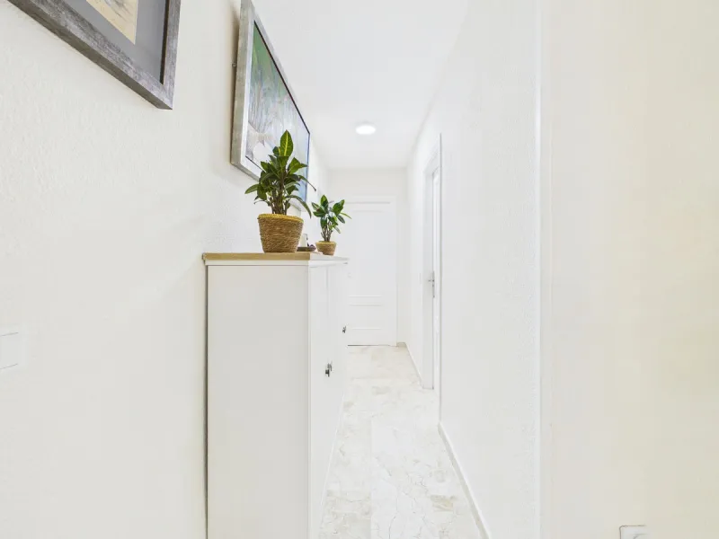 Apartment - Middle Floor Apartment в продаже в Estepona, Málaga. В доме 2 спален и 1 ванных комнат. Площадь дома 102 м²