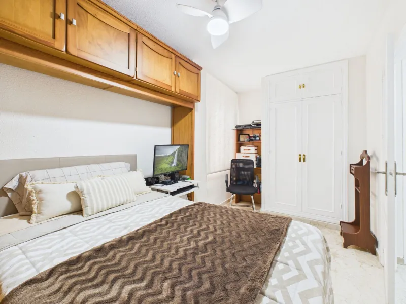 Apartment - Middle Floor Apartment в продаже в Estepona, Málaga. В доме 2 спален и 1 ванных комнат. Площадь дома 102 м²