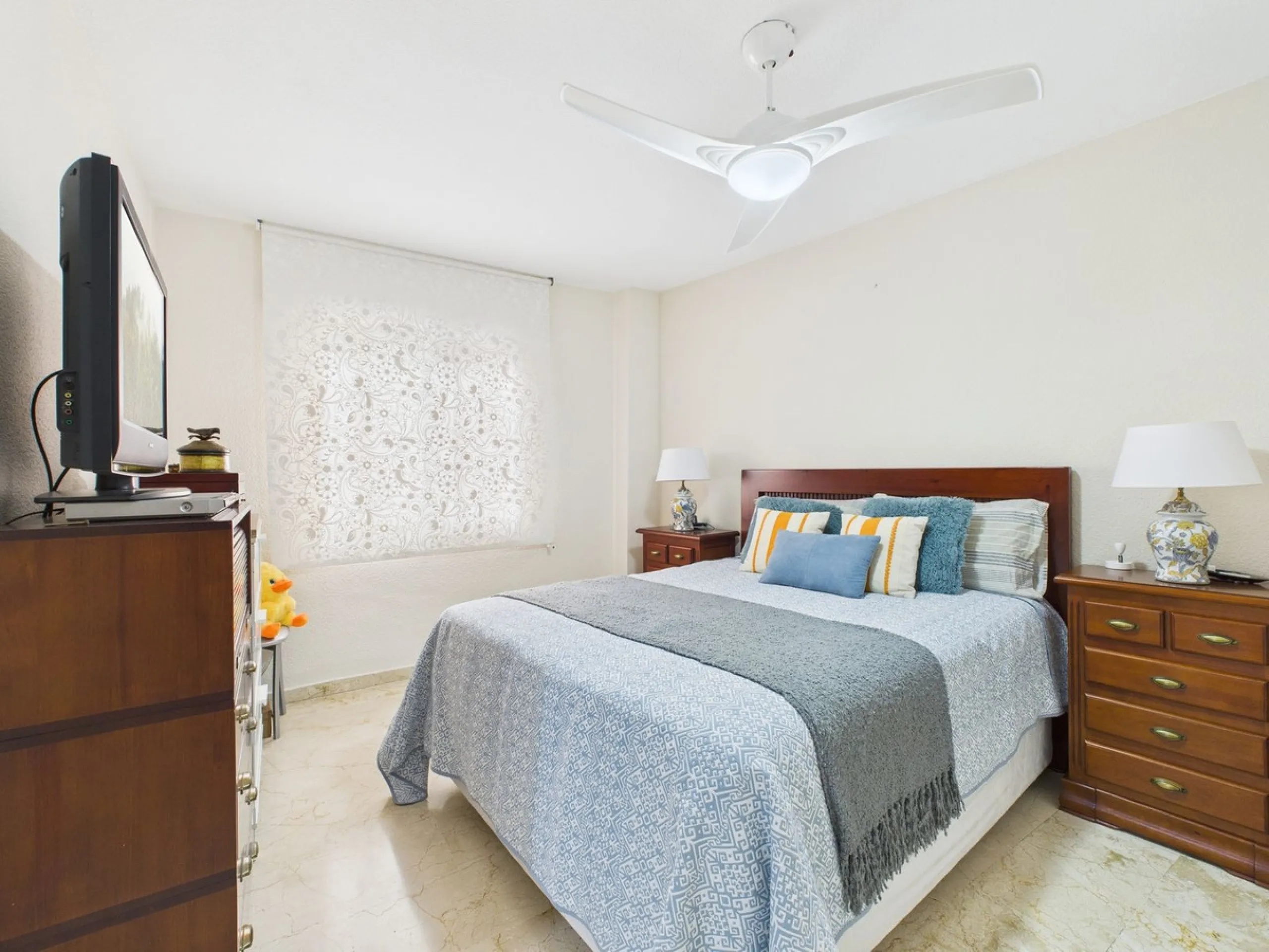 Apartment - Middle Floor Apartment в продаже в Estepona, Málaga. В доме 2 спален и 1 ванных комнат. Площадь дома 102 м²