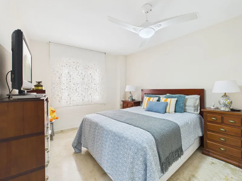 Apartment - Middle Floor Apartment в продаже в Estepona, Málaga. В доме 2 спален и 1 ванных комнат. Площадь дома 102 м²