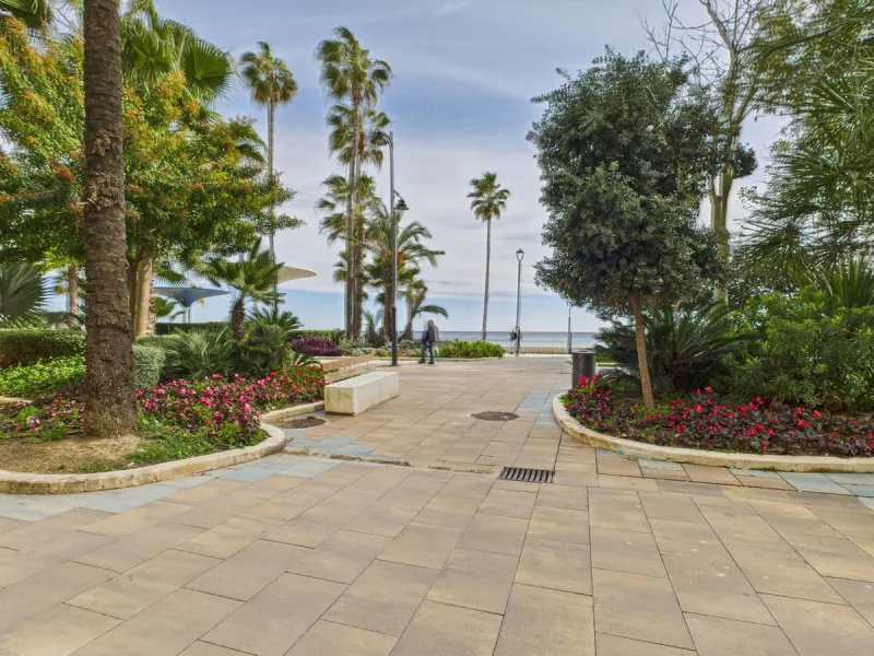 Apartment - Middle Floor Apartment в продаже в Estepona, Málaga. В доме 2 спален и 1 ванных комнат. Площадь дома 102 м²