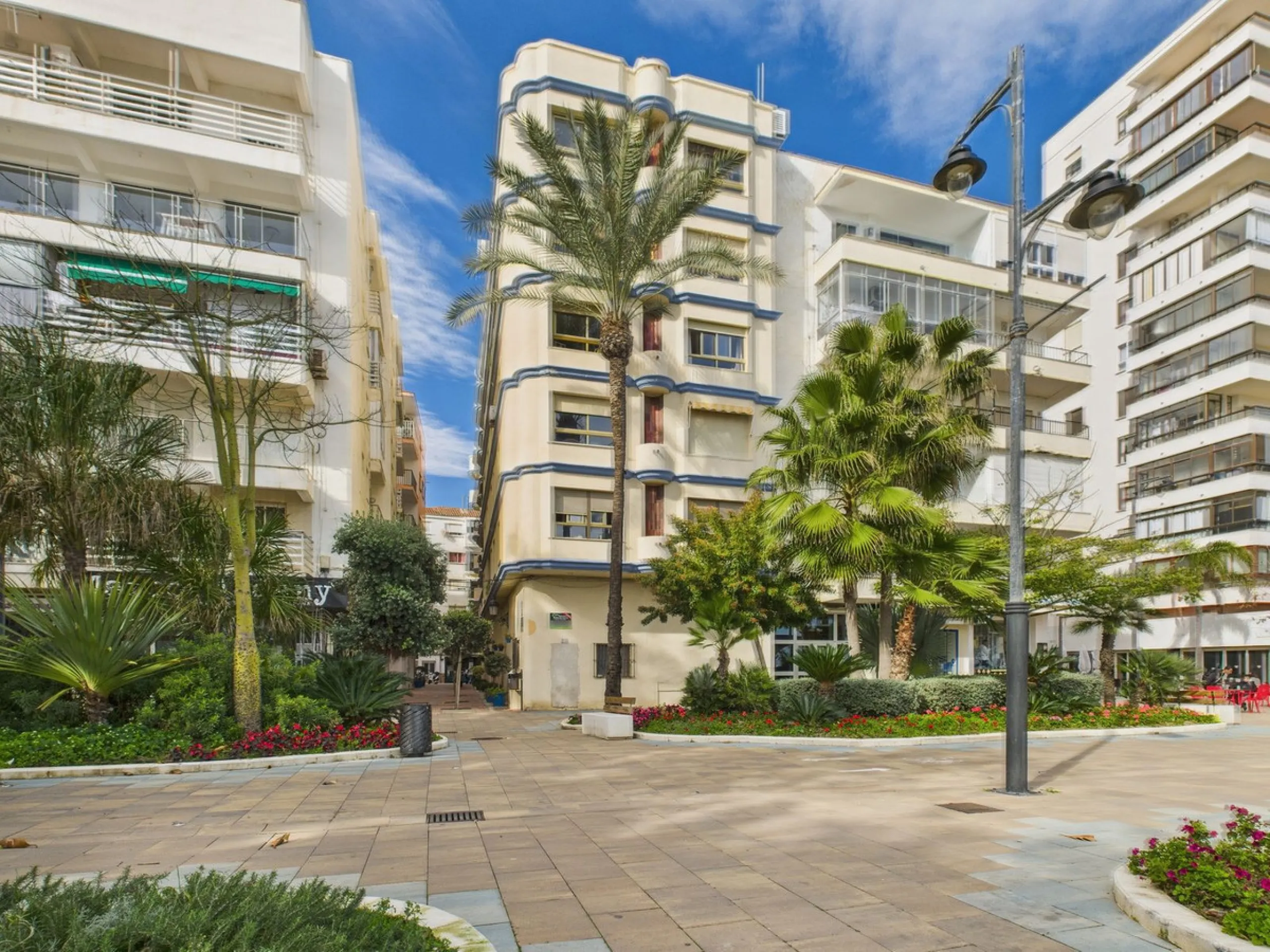 Apartment - Middle Floor Apartment в продаже в Estepona, Málaga. В доме 2 спален и 1 ванных комнат. Площадь дома 102 м²