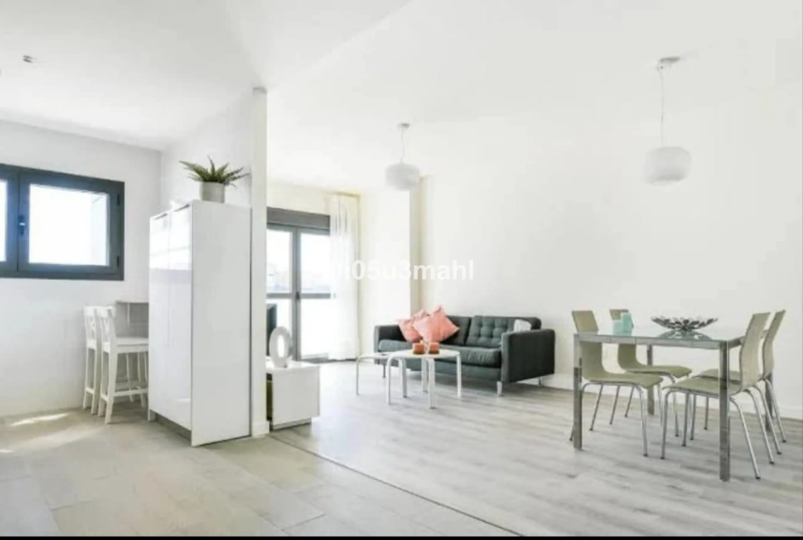Apartment - Middle Floor Apartment в продаже в Málaga, Málaga. В доме 2 спален и 1 ванных комнат. Площадь дома 75 м²