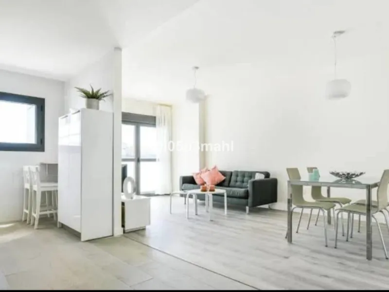 Apartment - Middle Floor Apartment в продаже в Málaga, Málaga. В доме 2 спален и 1 ванных комнат. Площадь дома 75 м²