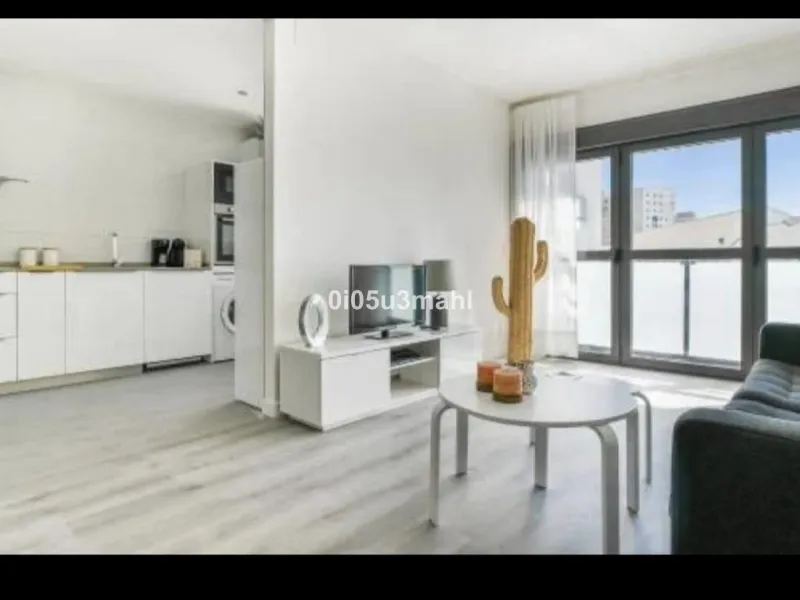 Apartment - Middle Floor Apartment в продаже в Málaga, Málaga. В доме 2 спален и 1 ванных комнат. Площадь дома 75 м²