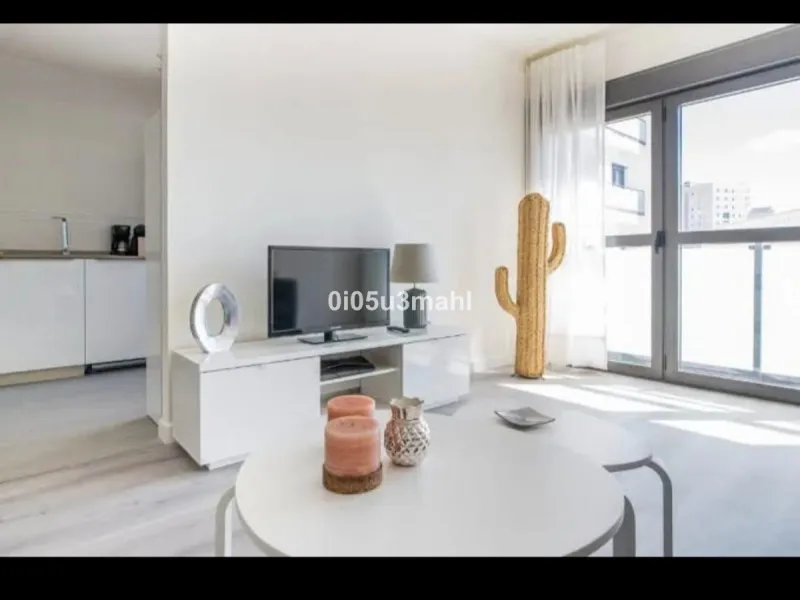 Apartment - Middle Floor Apartment в продаже в Málaga, Málaga. В доме 2 спален и 1 ванных комнат. Площадь дома 75 м²