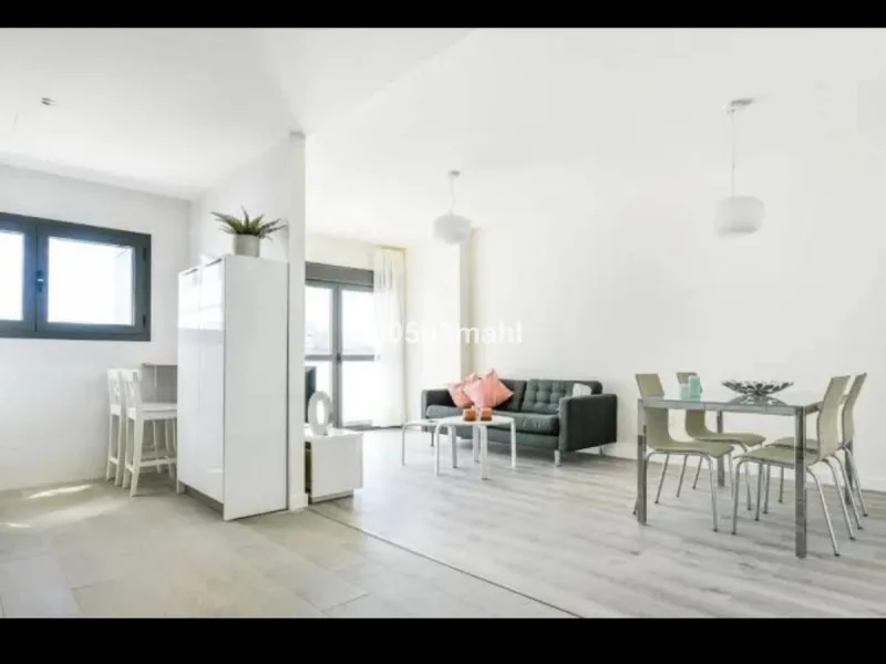 Apartment - Middle Floor Apartment в продаже в Málaga, Málaga. В доме 2 спален и 1 ванных комнат. Площадь дома 75 м²