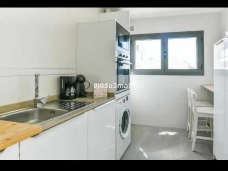 Apartment - Middle Floor Apartment в продаже в Málaga, Málaga. В доме 2 спален и 1 ванных комнат. Площадь дома 75 м²