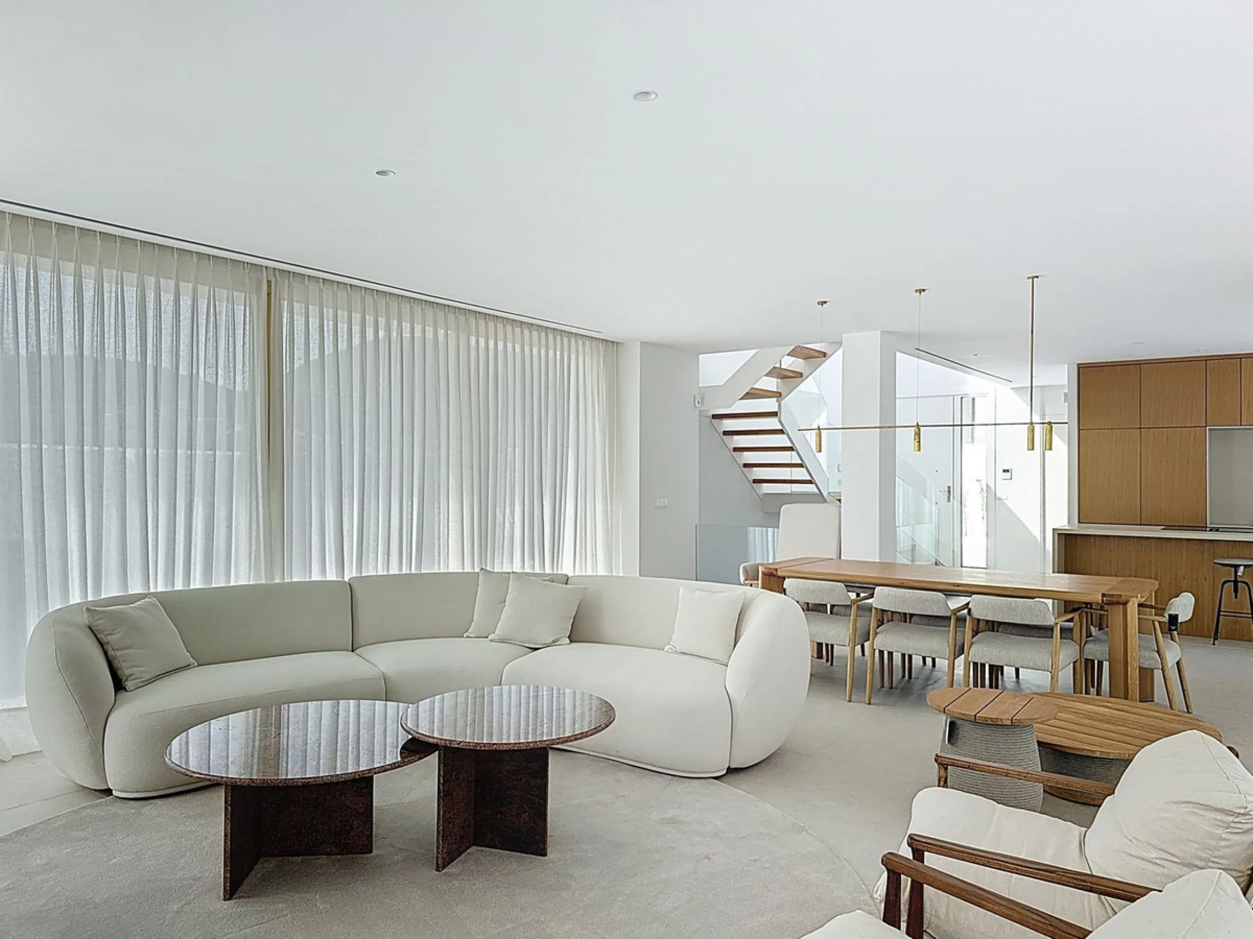 Brand-new contemporary villa in a prime location in Fuengirola, just a few metres from Higuerón Sport Club and only 1.5 km from Carvajal Beach.