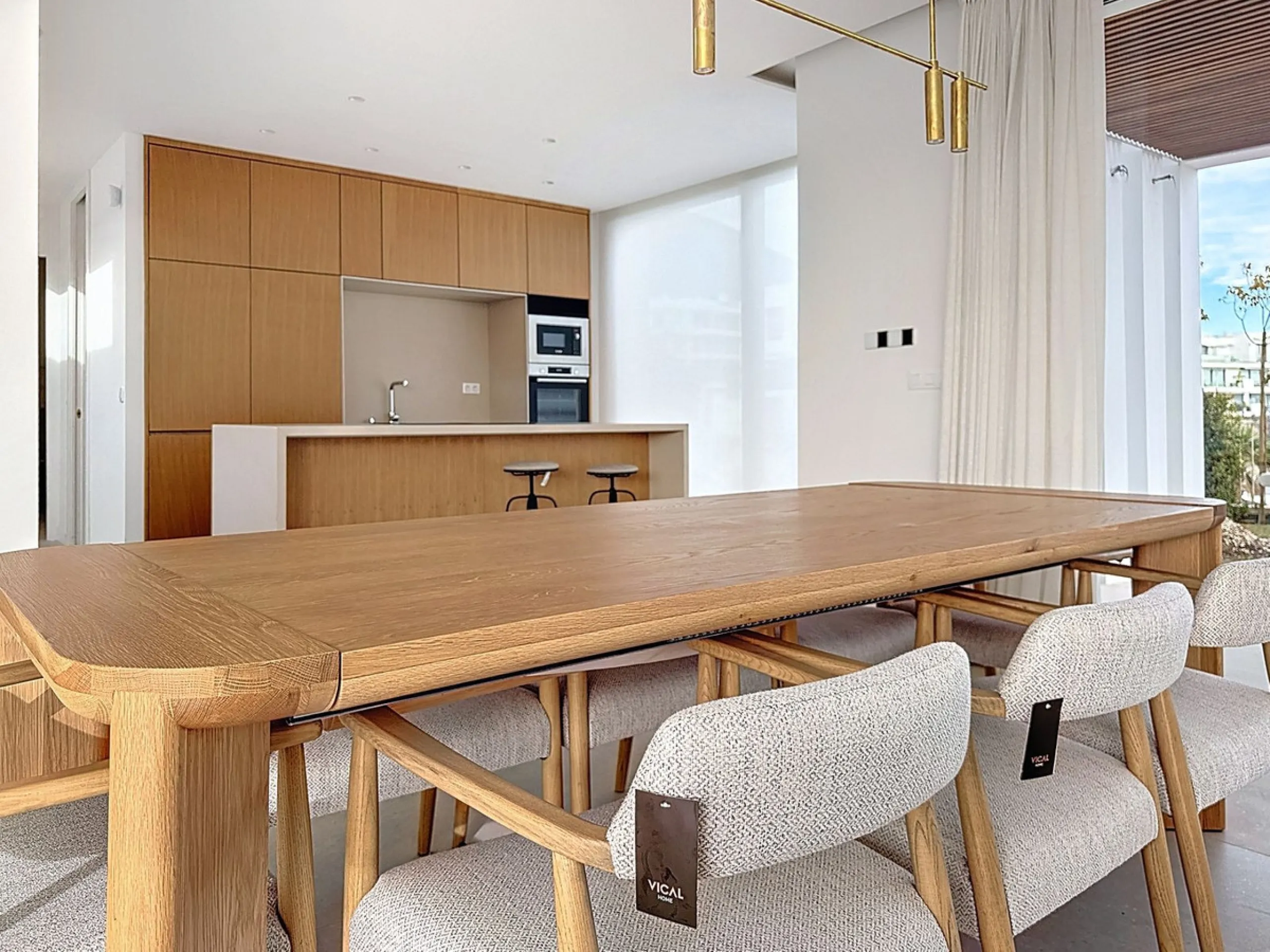 Brand-new contemporary villa in a prime location in Fuengirola, just a few metres from Higuerón Sport Club and only 1.5 km from Carvajal Beach.