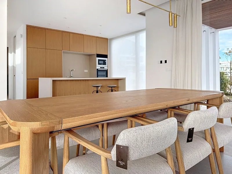 Brand-new contemporary villa in a prime location in Fuengirola, just a few metres from Higuerón Sport Club and only 1.5 km from Carvajal Beach.