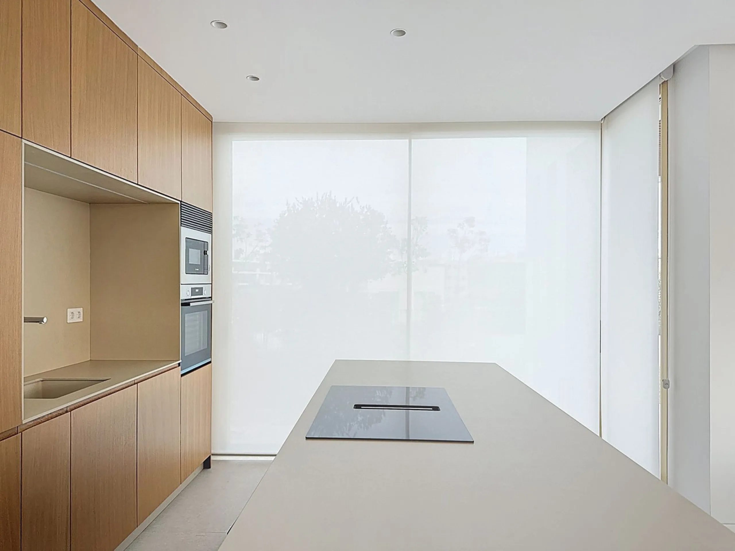 Brand-new contemporary villa in a prime location in Fuengirola, just a few metres from Higuerón Sport Club and only 1.5 km from Carvajal Beach.