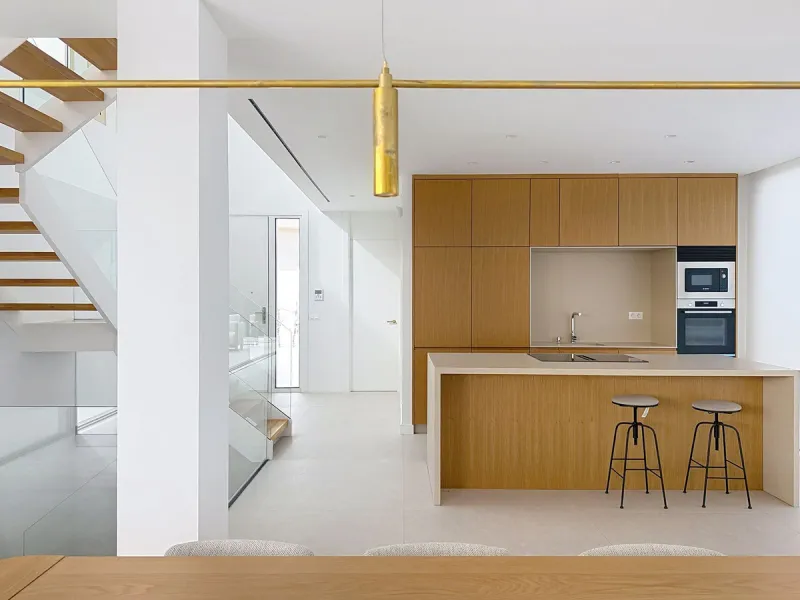 Brand-new contemporary villa in a prime location in Fuengirola, just a few metres from Higuerón Sport Club and only 1.5 km from Carvajal Beach.
