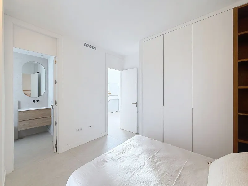 Brand-new contemporary villa in a prime location in Fuengirola, just a few metres from Higuerón Sport Club and only 1.5 km from Carvajal Beach.
